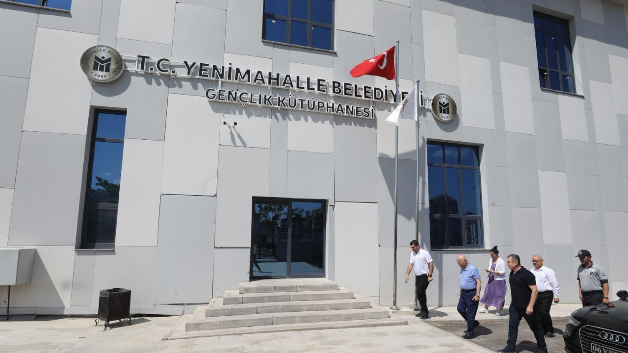 Yenimahalle Belediye Başkanı Fethi Yaşar'dan Gençlik Kütüphanesi ziyareti