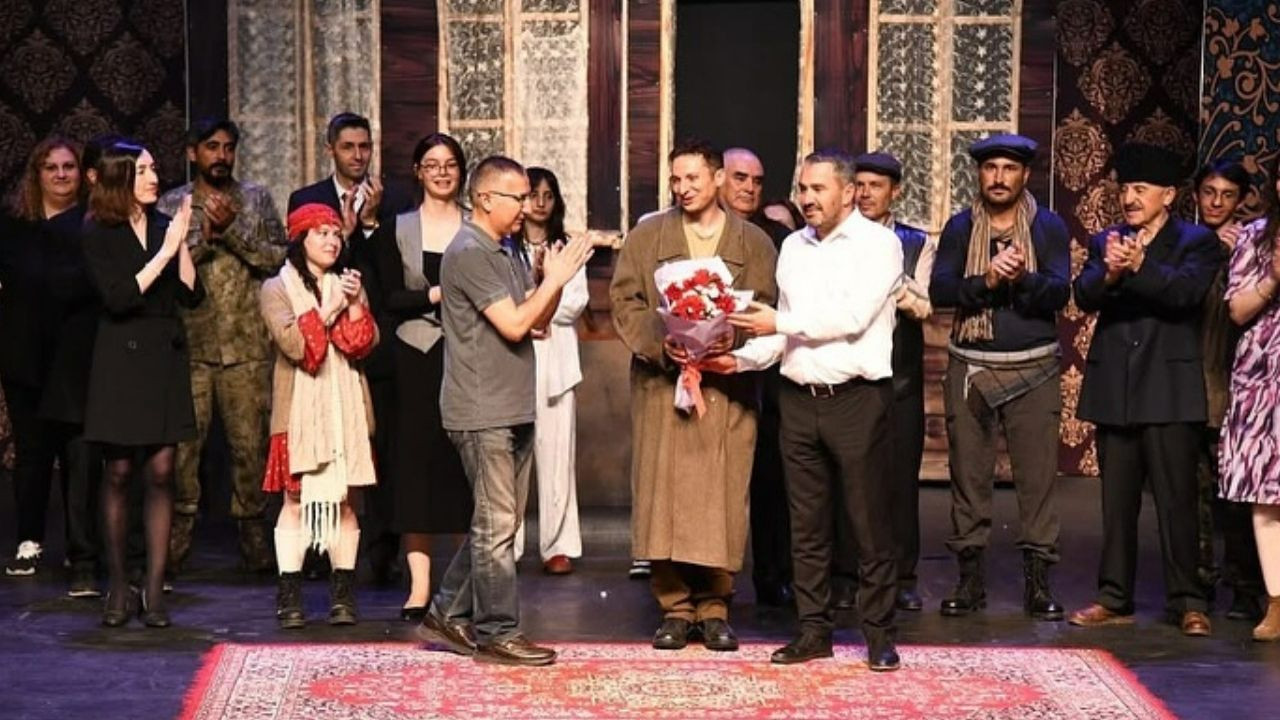 Pursaklar’da Tiyatro Günleri “Buzlar Çözülmeden” ile başladı