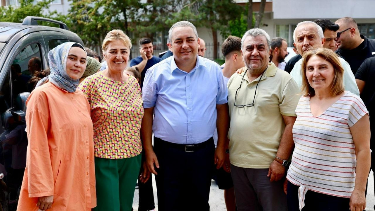 Başkan Özarslan Sanatoryum Caddesi’nde esnaf ve vatandaşlarla bir araya geldi