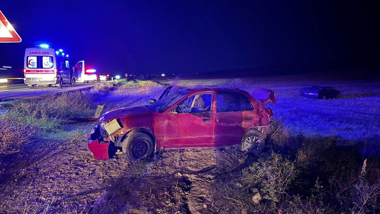 Kırıkkale'de 2 otomobilin hurdaya döndüğü kazada 4 kişi yaralandı