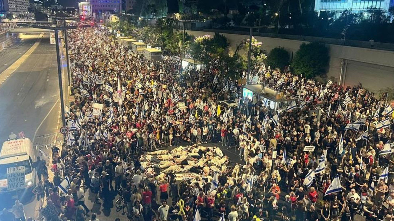 İsrail’de hükümet karşıtı öfke büyüyor: On binler sokakta