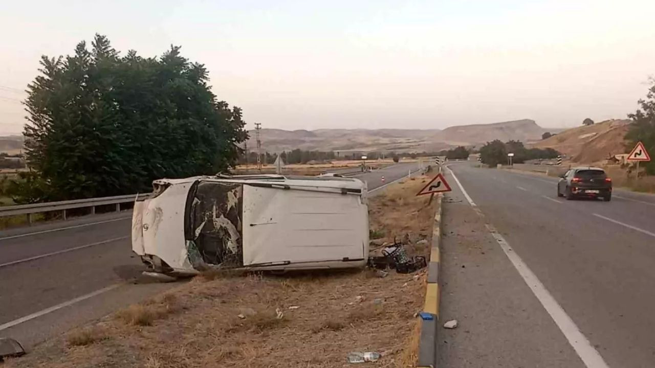 Beypazarı'nda lastiği patlayan araç takla attı, facianın eşiğinden dönüldü