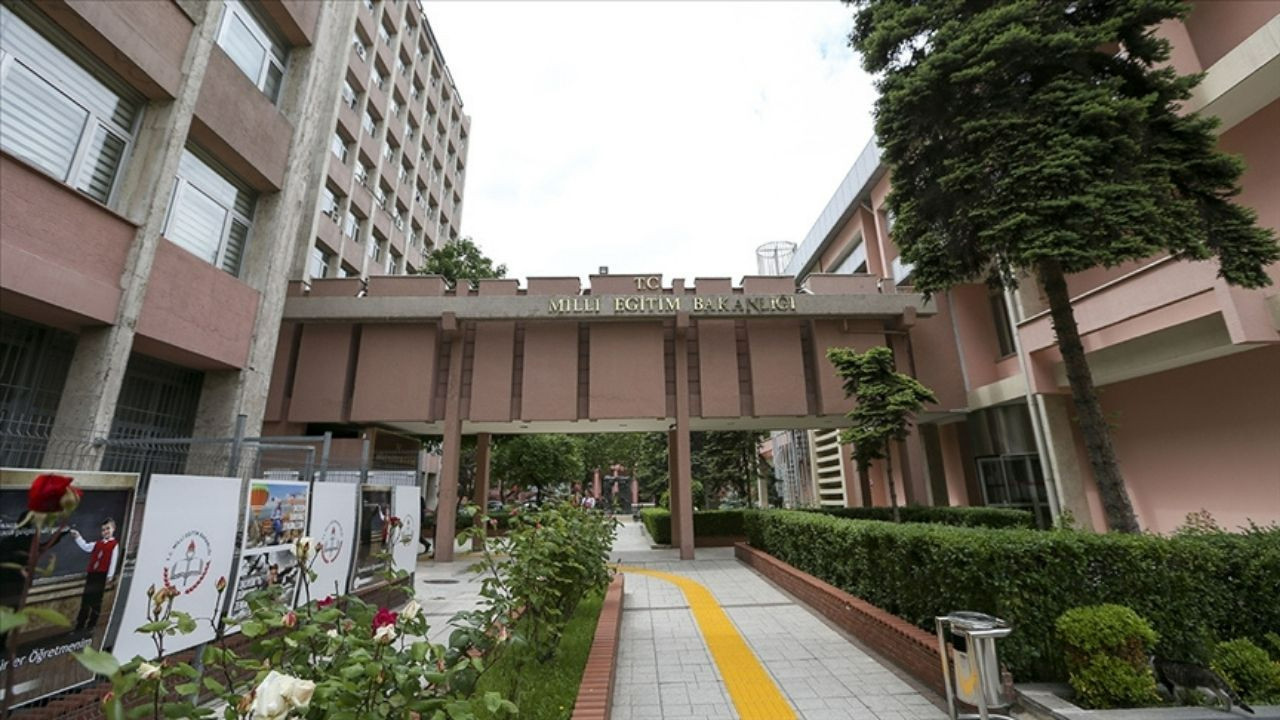 MEB, Türkiye'deki yabancı öğrenciler için harekete geçti