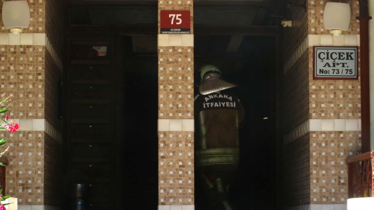 Ankara'da korkutan olay: 3 katlı binada yangın çıktı!