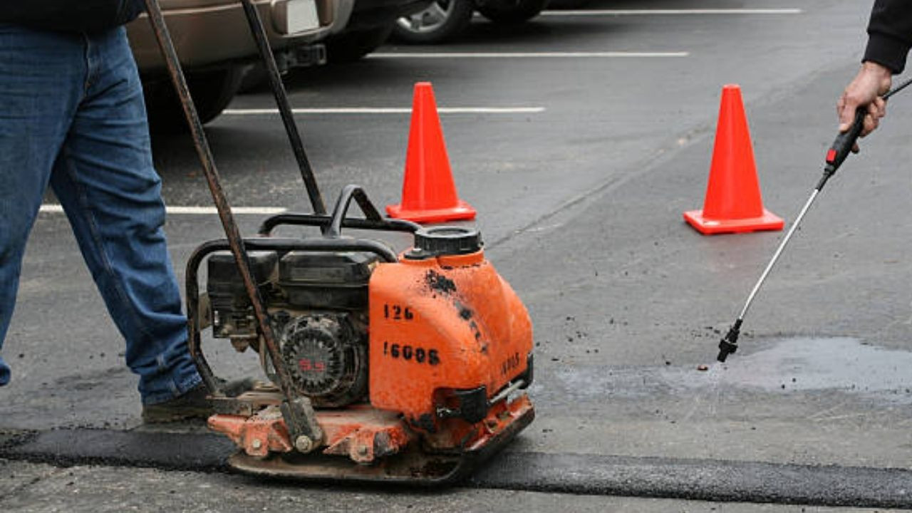Çankaya’da asfalt seferberliği tüm hızıyla devam ediyor
