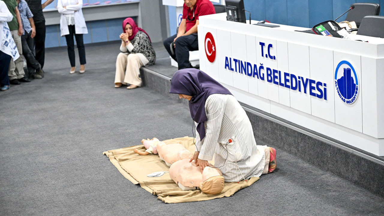 Altındağ Belediyesi personeline ilk yardım eğitimi