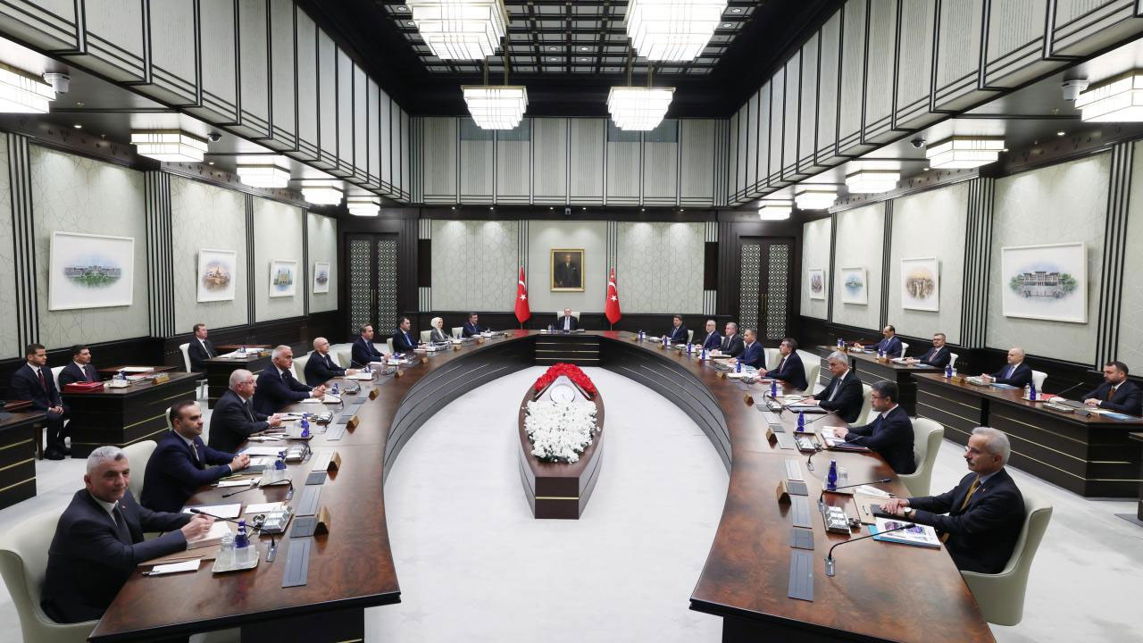 Kabine Ahlat'ta toplanıyor