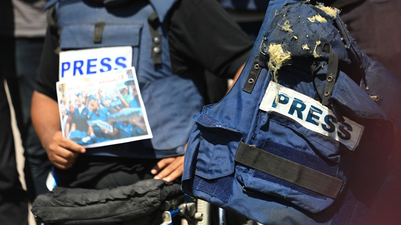 Gazetecilere yönelik kanlı saldırı: 5 kişi hayatını kaybetti