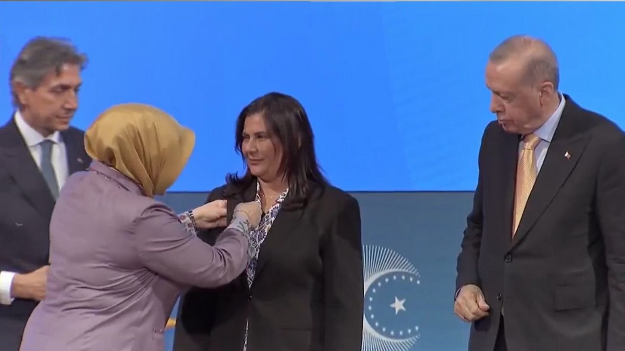 Özlem Çerçioğlu AK Parti rozetini taktı! İşte partiden ilk isteği