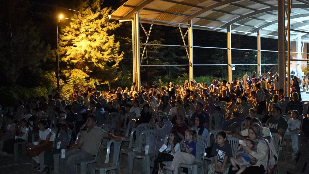 Beypazarı’nda yaz sinemaları keyfi sürüyor