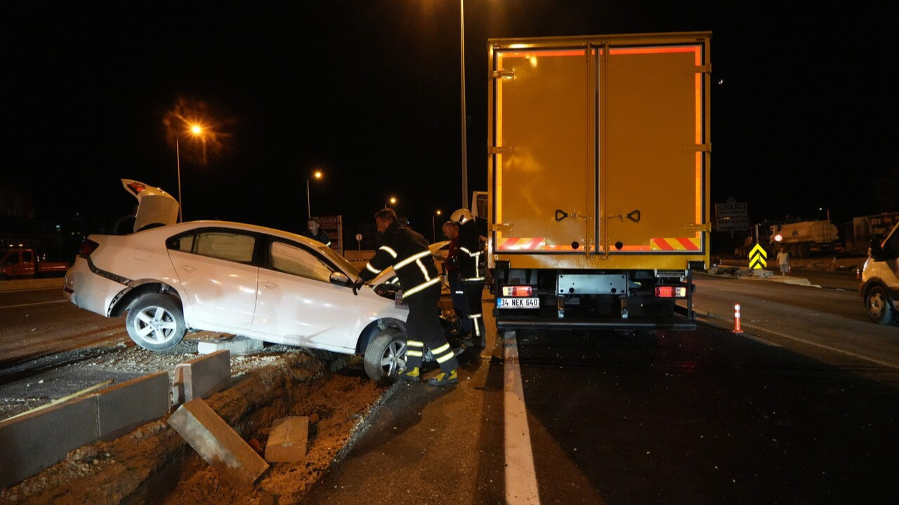 Kırıkkale'de kargo kamyonu ile otomobil çarpıştı