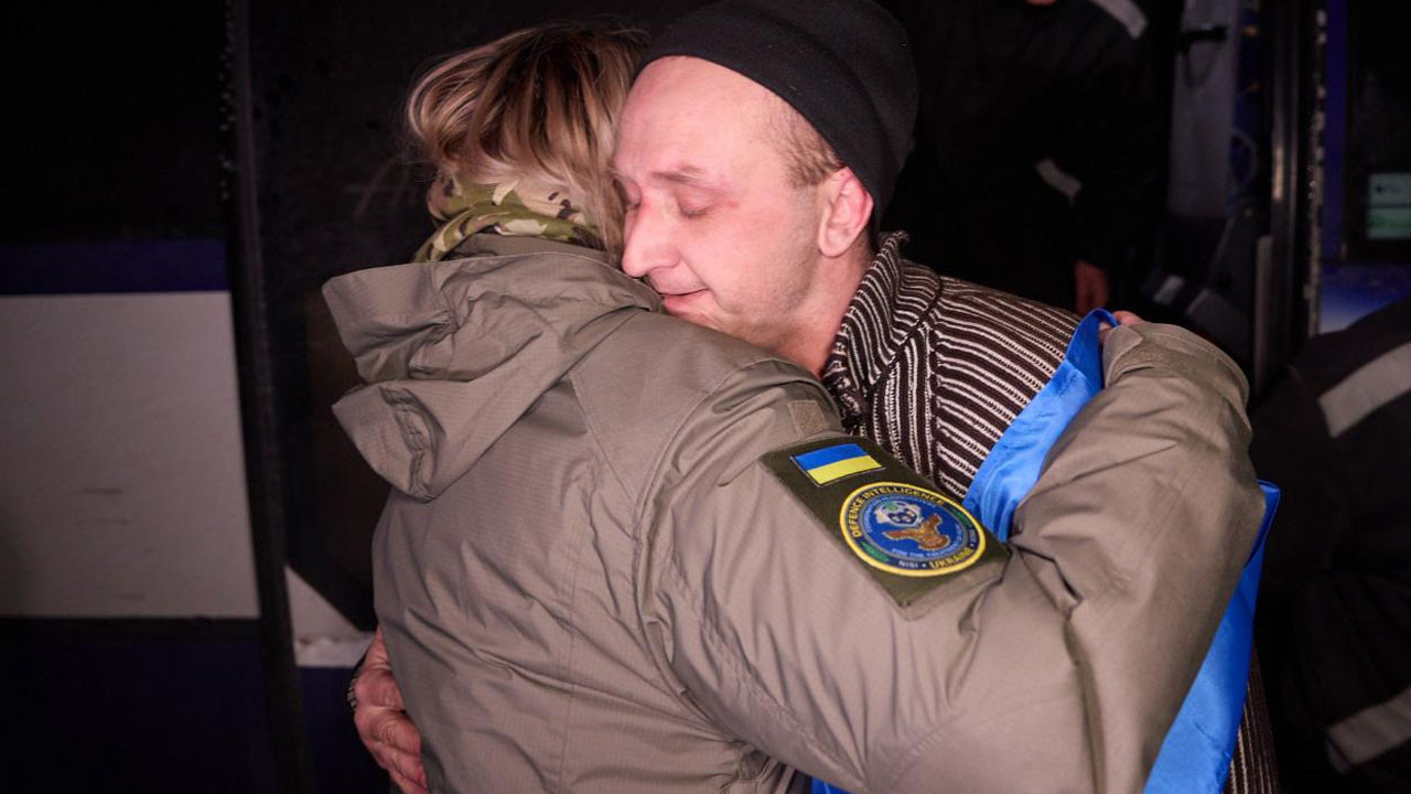 Rusya ve Ukrayna arasında esir takası: 84’er asker serbest bırakıldı