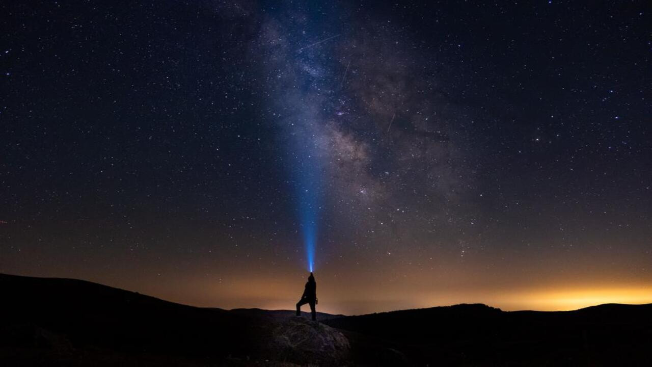 Akdağmadeni’nde meteor yağmuru göğü süsledi