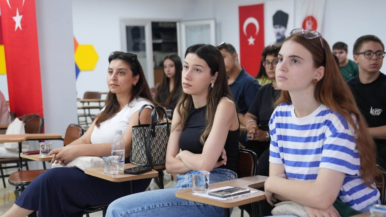 Keçiören'de gençler yapay zeka ile geleceğe hazırlanıyor