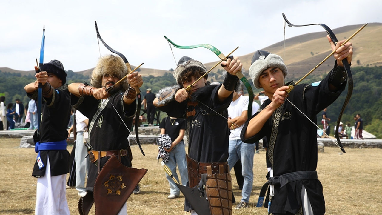 Türkiye-Azerbaycan kardeşliği Göygöl’de yayla festivalinde hayat buldu