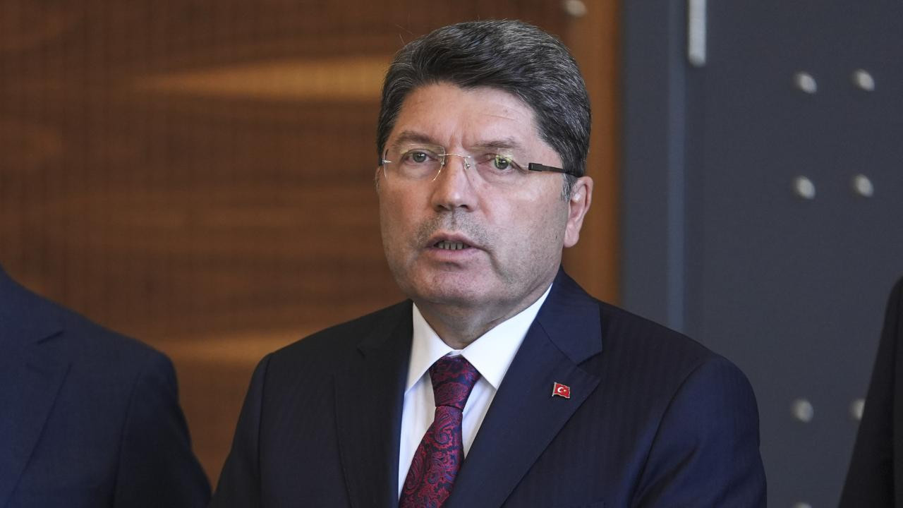 Adalet Bakanı Yılmaz Tunç'tan Özgür Özel'e