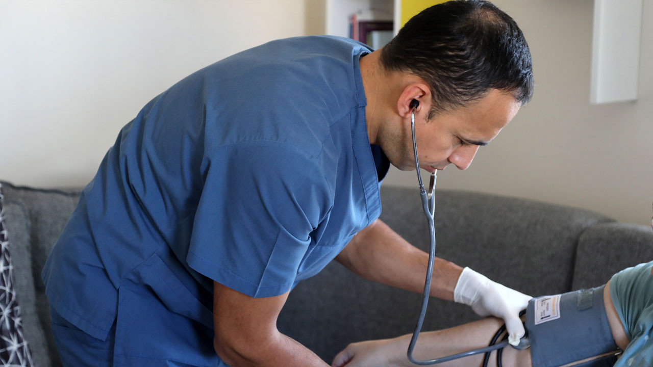 Alzheimer hastaları artık 7/24 takipte! Çankaya’dan öncü hizmet