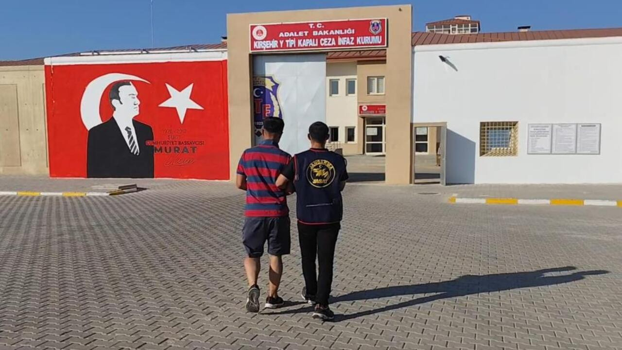 Kırşehir’de cezaevi kaçağının kılık değiştirerek tanınmama planı suya düştü