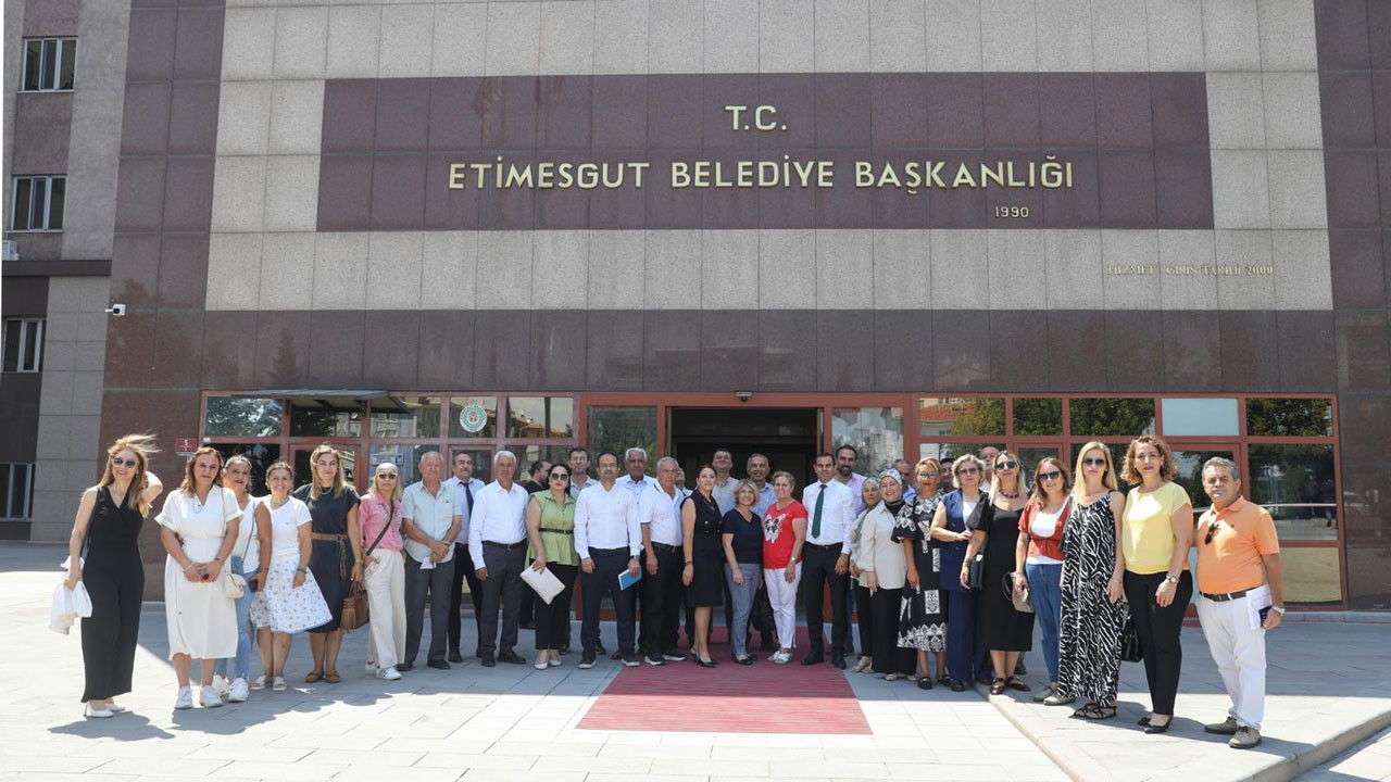 Etimesgut’ta muhtarlar toplantısı: Başkan Yardımcısı Keyvan’dan iş birliği mesajı