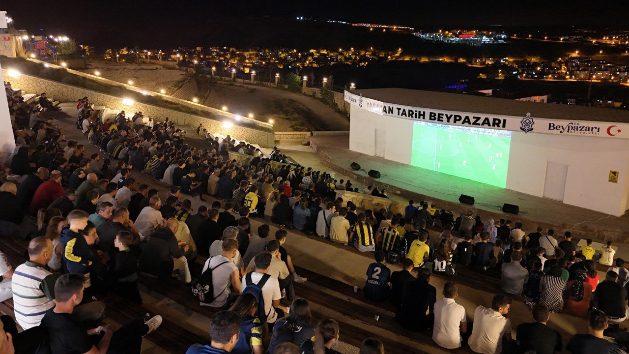 Özer Kasap Beypazarı'nda vatandaşla bir araya geldi! Maç heyecanı da birlikte yaşandı