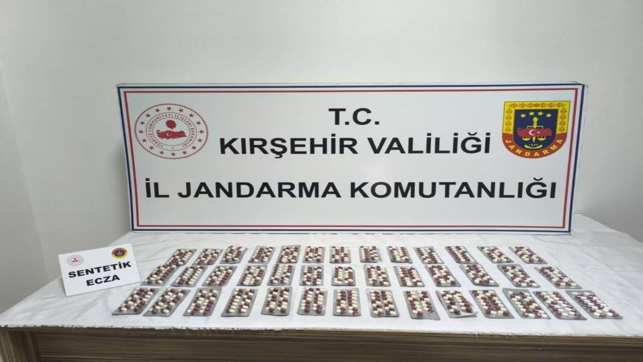 Kırşehir'de terminalde narkotik operasyonu: 557 sentetik hap ele geçirildi