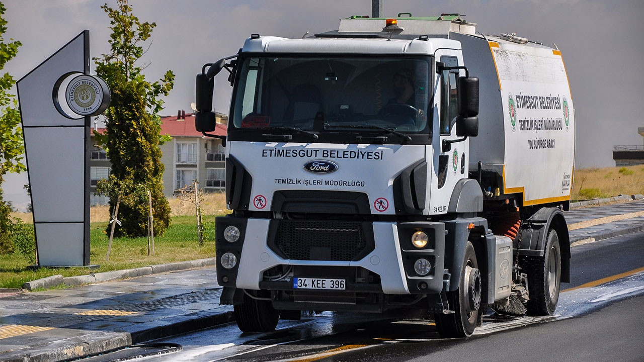 Etimesgut’ta temizlik çalışmaları devam ediyor