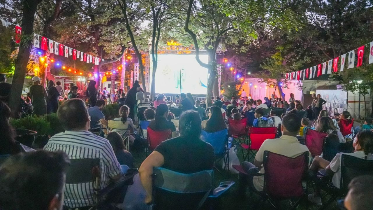 Keçiörenliler açık hava sinemasında Yeşilçam’ı yâd etti