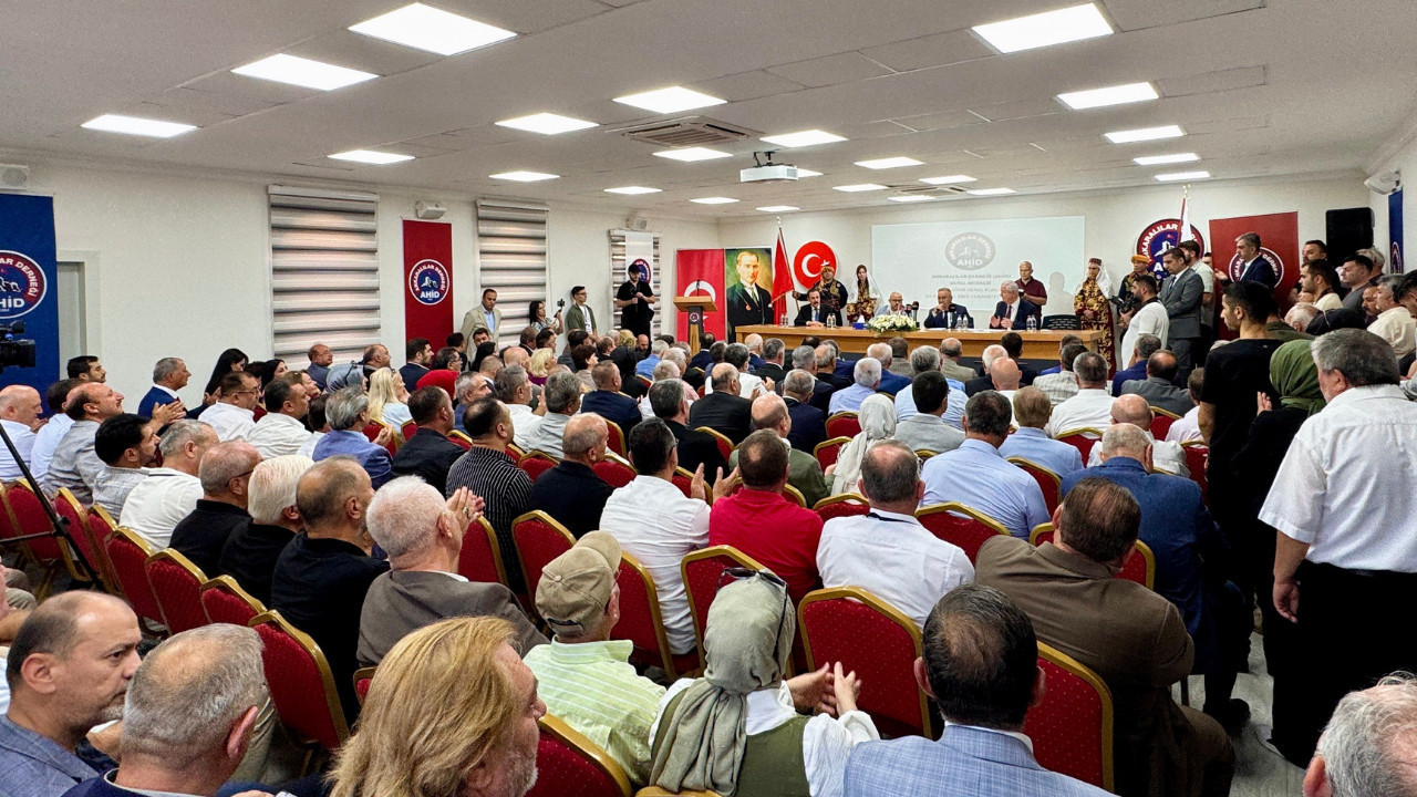 Ankaralılar Derneğinde 17'inci Olağan Genel Kurul heyecanı! Başkan yeniden güven tazeledi