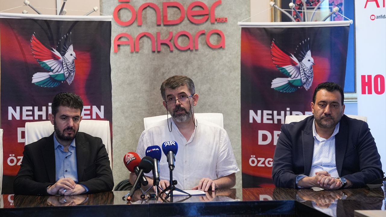 Gazeteciler, İsrail'in Gazze'deki Nasır Hastanesine saldırılarını lanetledi