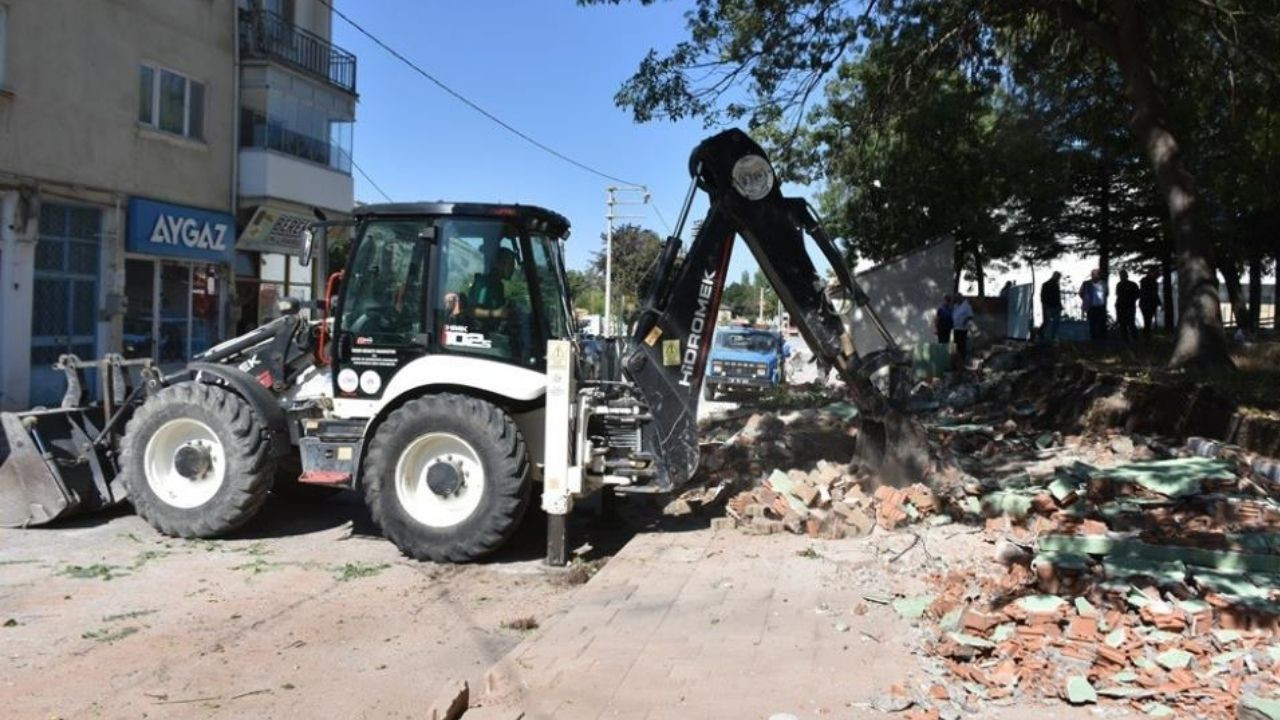 Eskişehir'de yeni yüzüyle okullar caddesi