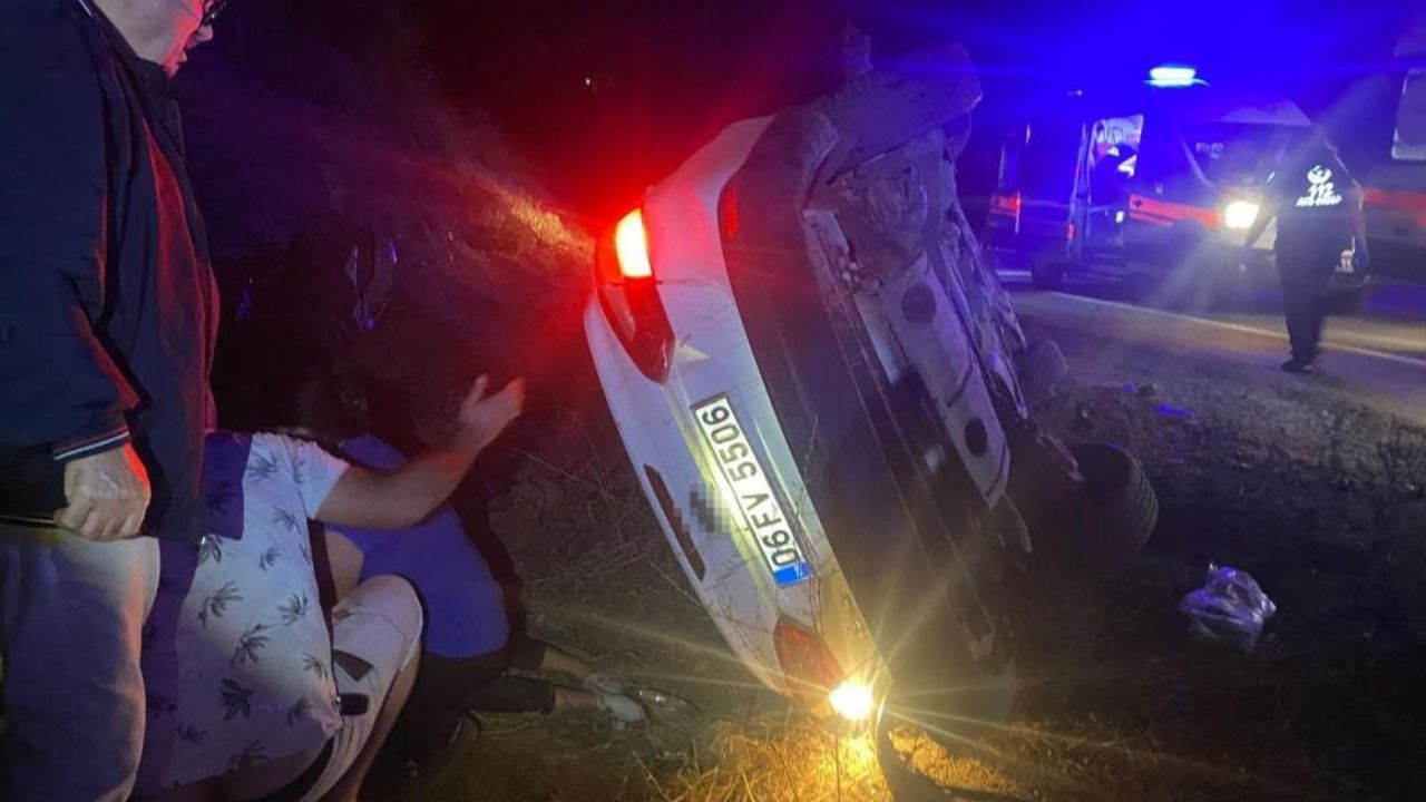 Çorum'da virajı alamayan araç devrildi, yaralananlar oldu