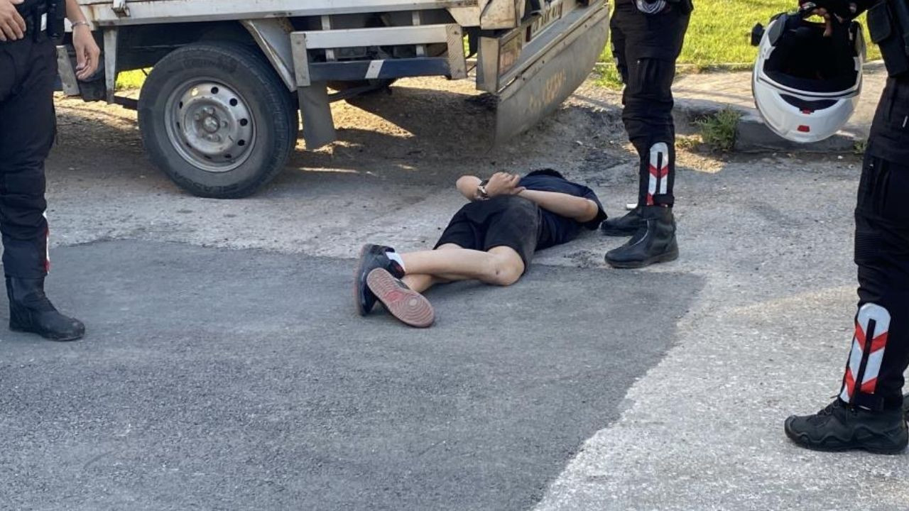 Eskişehir'de polisten kaçan sürücüden beklenmedik hareket