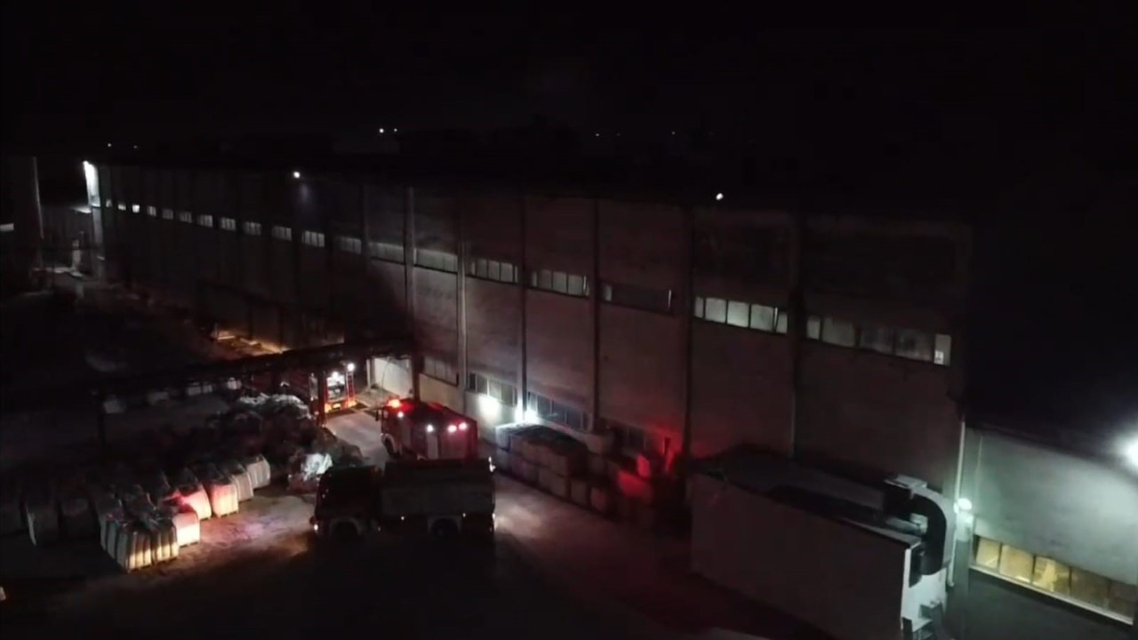 Balıkesir'de kağıt fabrikasında yangın