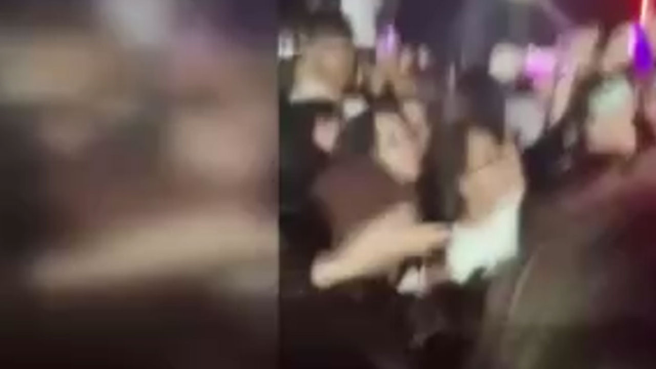 Etimesgut’ta Manifest konserinde kavga! Tokat anı kamerada