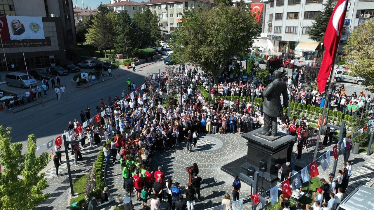 Zafer Bayramı Etimesgut'ta coşkuyla kutlandı! Başkan Beşikcioğlu'ndan birlik vurgusu