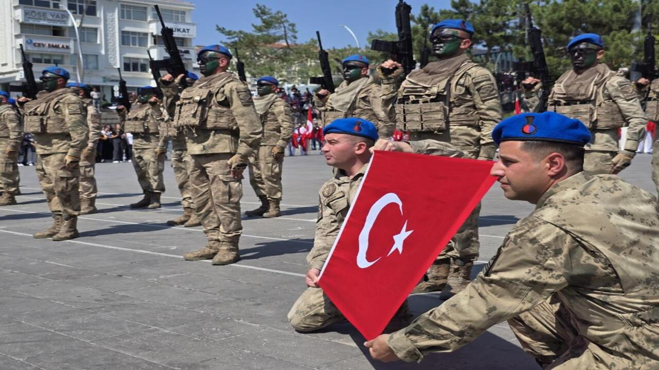 Yozgat’ta komandoların gösterisi nefesleri kesti