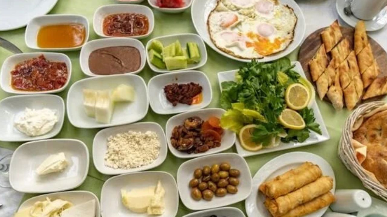 Kahvaltı keyfi için Ankara'da uğrak nokta: Kuğulu Park