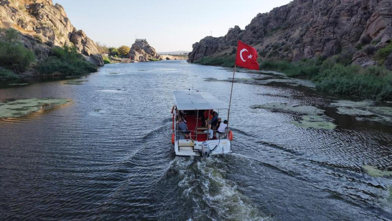 Bozkırın kalbinde saklı cennet: Sükûnet dolu tekne macerası