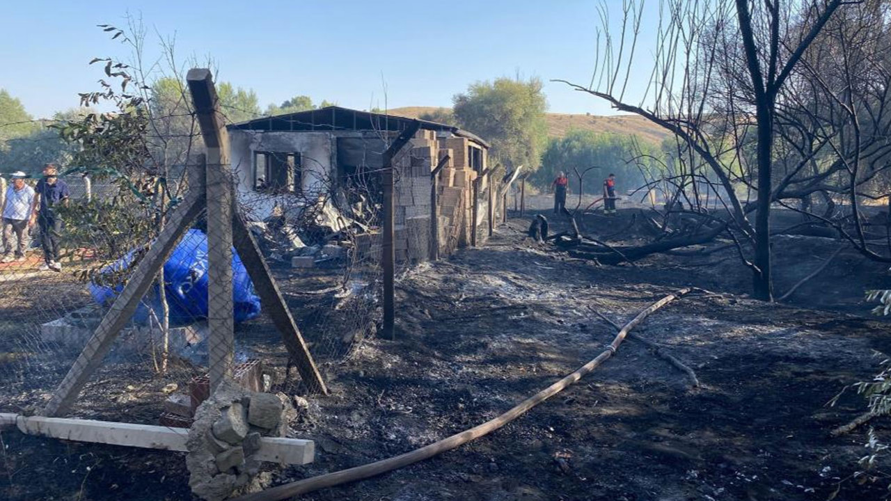 Yozgat'ta ev yangını! 20 dönüm ağaçlık alan kül oldu