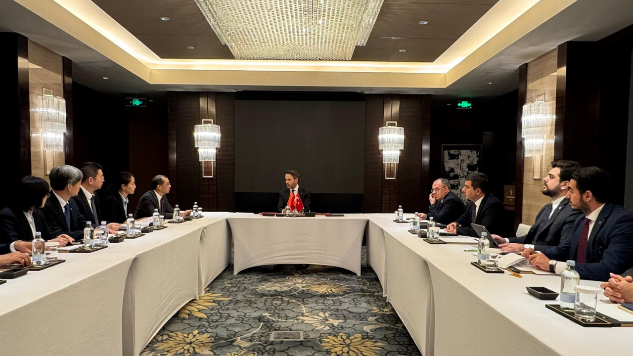 Bayraktar’dan Çin’de enerji diplomasisi: Yeni yatırımlar masada!