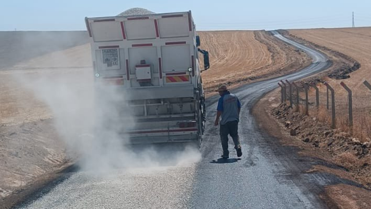 Kırşehir'de köy yollarına özenli dokunuş: 9 kilometrelik çalışma sürüyor