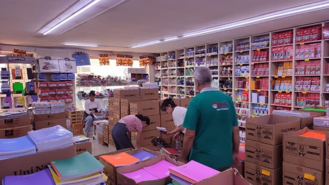 Ankara’da okullar açılıyor: Kırtasiye ve kıyafet mağazalarında hareketlilik başladı