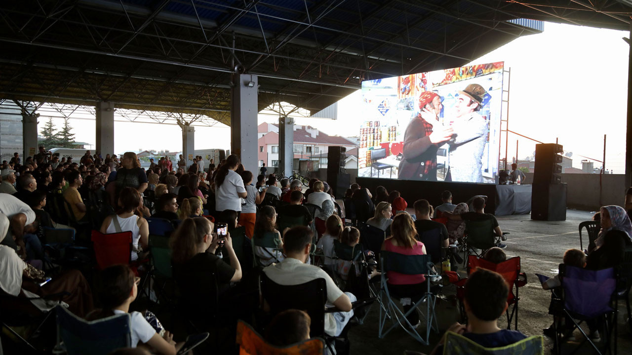 Başkentlilerin talebi karşılık buldu: Açık hava sineması günleri uzatıldı