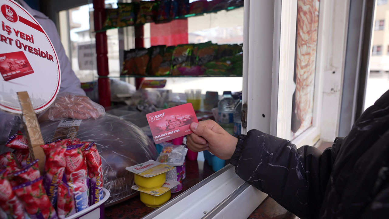 Keçiören Belediyesinden öğrencilere “KeçiKart” müjdesi! Kantin ve kırtasiye desteği