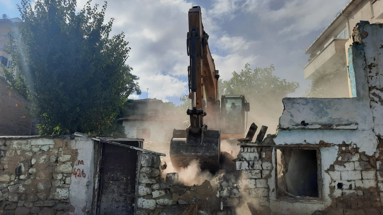 Altındağ Belediyesinin metruk yapılarla mücadelesi sürüyor!