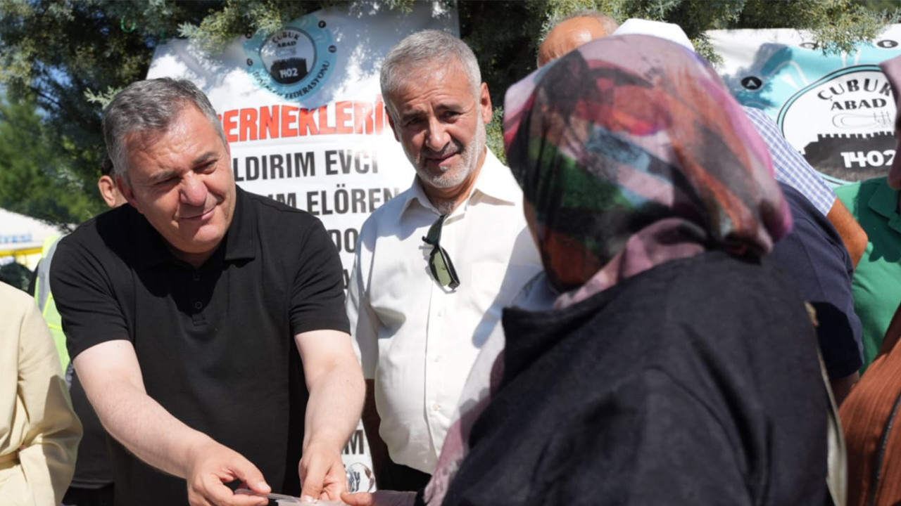 Çubuk Belediye Başkanı Demirtaş, Turşu Festivalinde açılan stantları gezdi