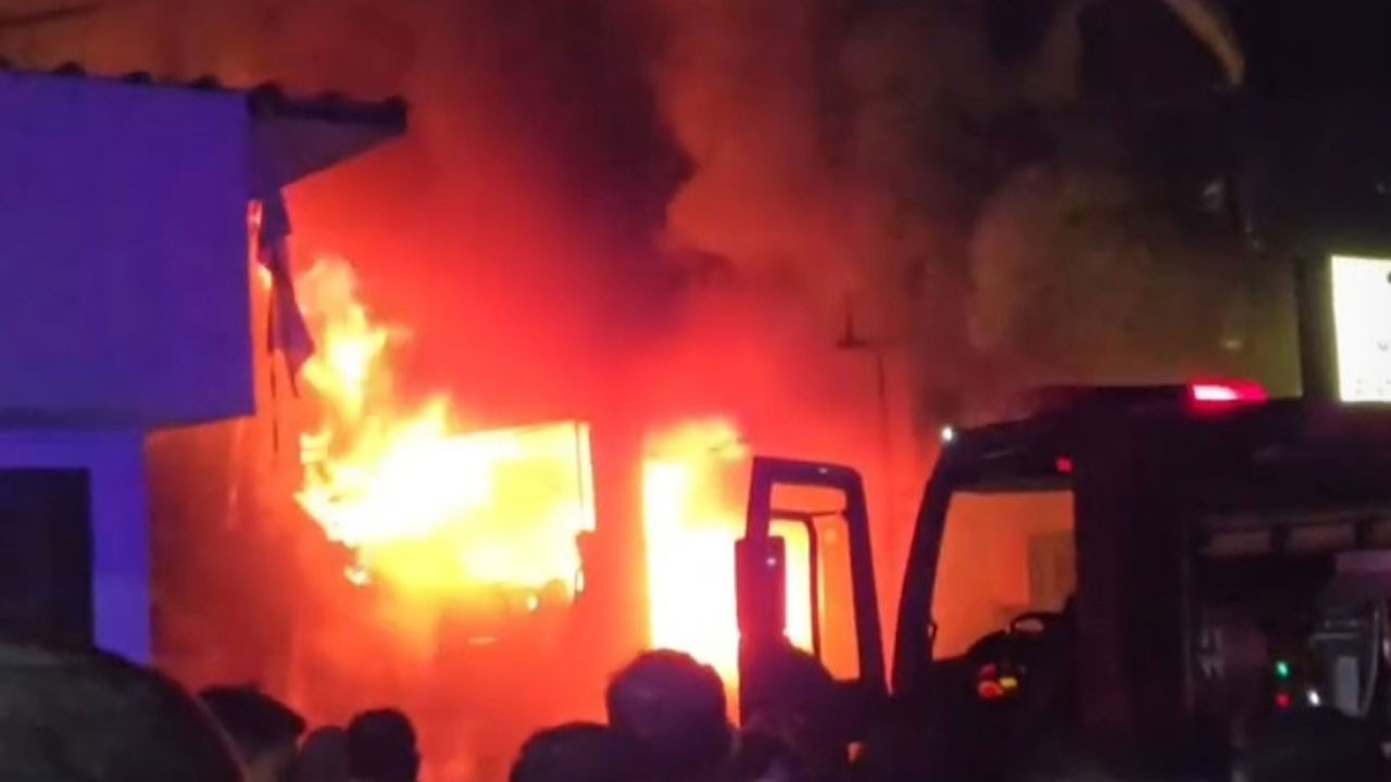 Kırşehir'de hırdavat dükkanında yangın: 1 kişi yaralandı