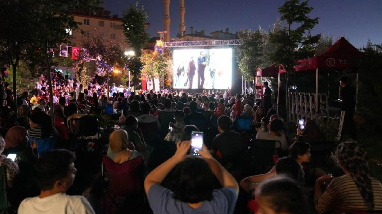 Keçiören’de açık hava sinemasında 'Hababam Sınıfı' keyfi