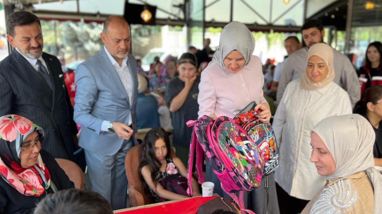AK Parti Yenimahalle'den öğrencilere kırtasiye desteği