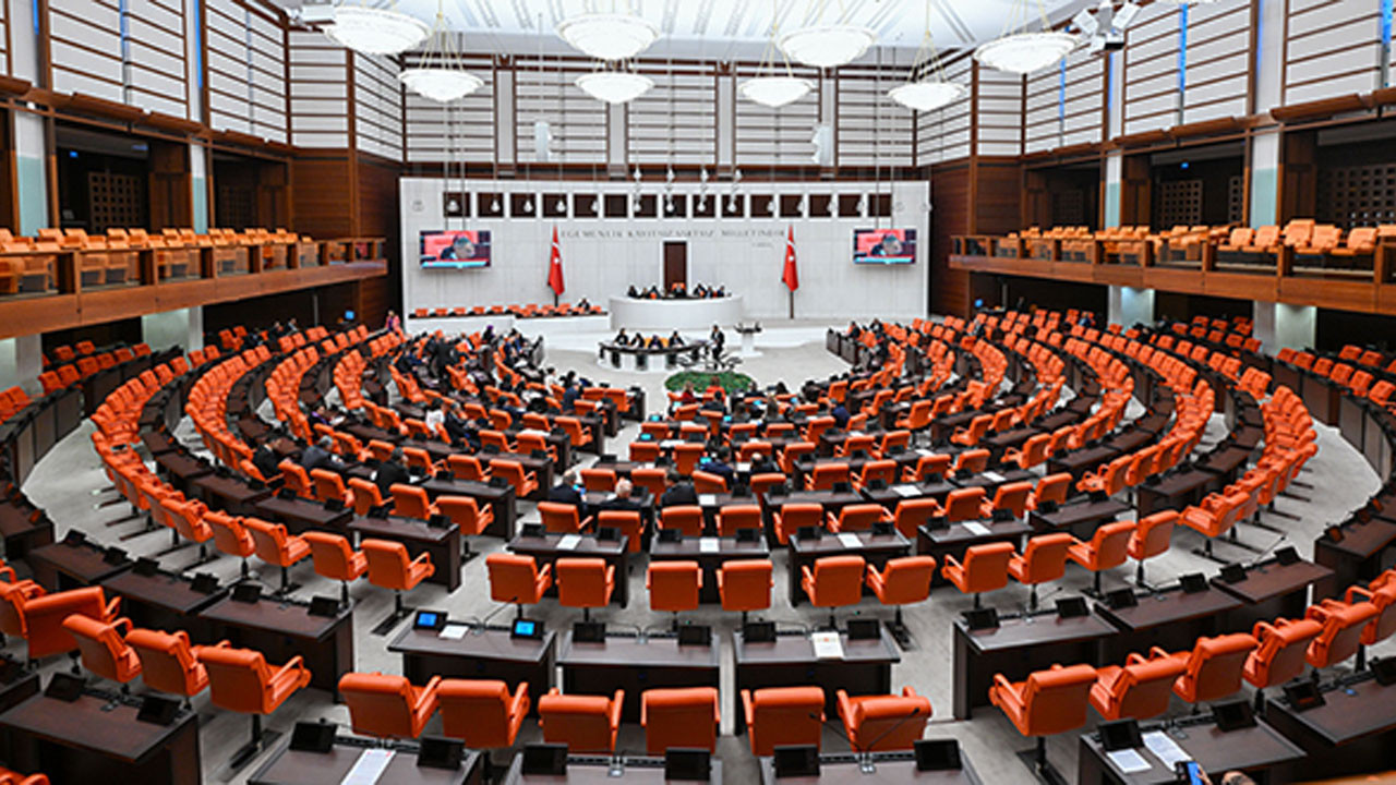 CHP 'Terörsüz Türkiye Komisyonu'nda kalmalı mı? Anketler ne söylüyor?